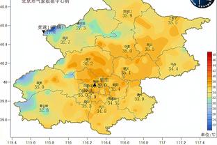 ?老队友重逢！C罗与本泽马赛前在球员通道拥抱热聊